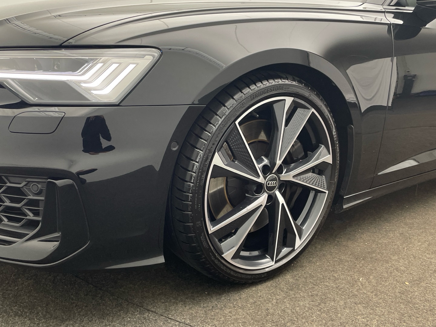 Bild über Audi S6 Avant TDI quattro tiptronic - für weitere Informationen kontaktieren Sie den Audi Partner