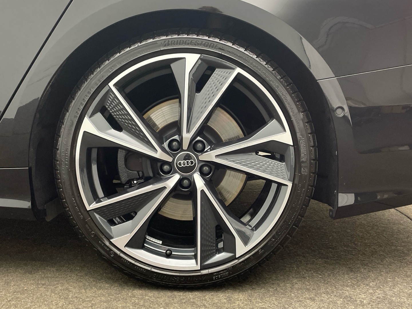 Bild über Audi S6 Avant TDI quattro tiptronic - für weitere Informationen kontaktieren Sie den Audi Partner