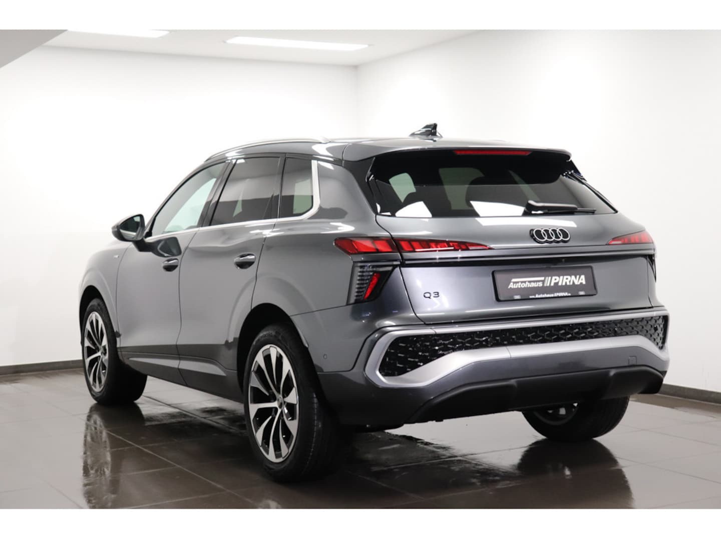 Bild über Audi Q3 SUV TFSI 110 kW S tronic - für weitere Informationen kontaktieren Sie den Audi Partner
