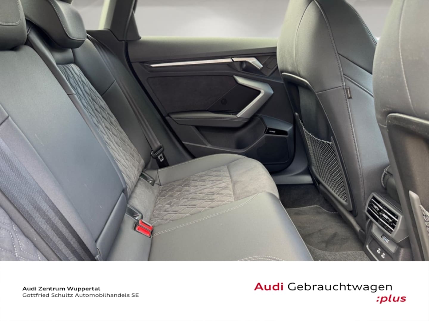 Bild über Audi S3 Sportback TFSI quattro S tronic - für weitere Informationen kontaktieren Sie den Audi Partner