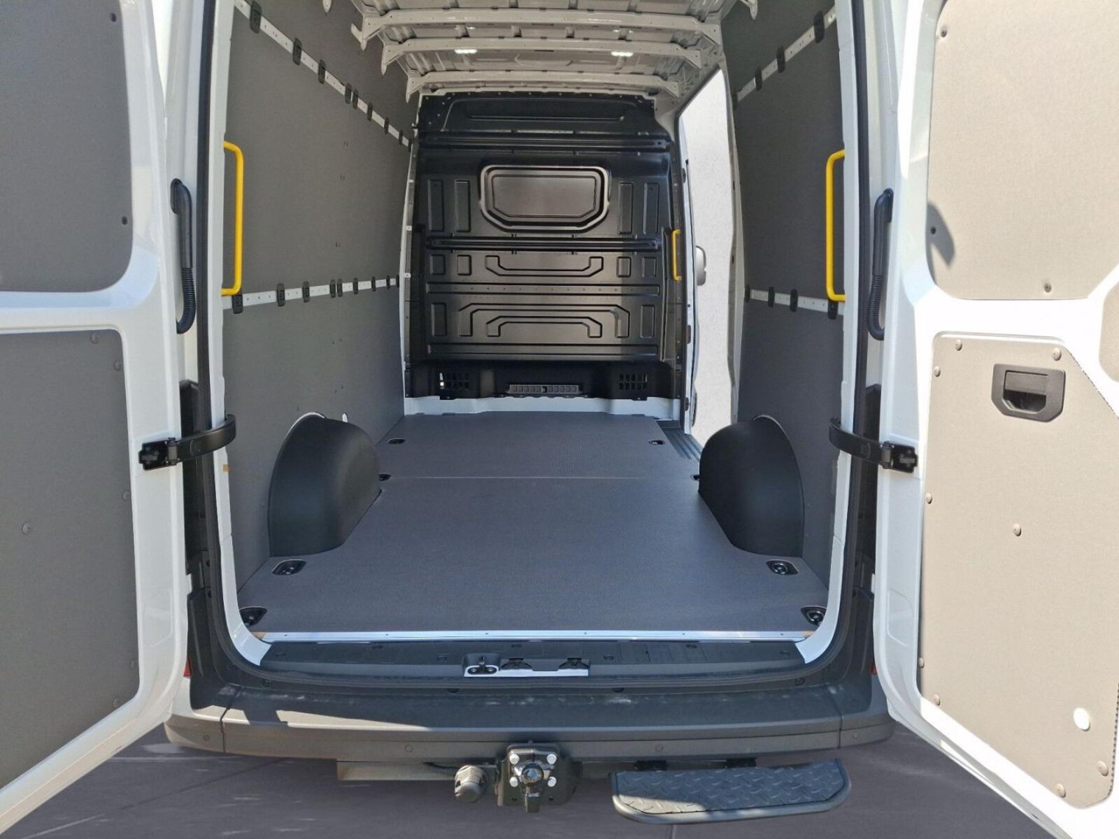 Volkswagen Crafter Kasten mittlerer Radstand – Bild 10