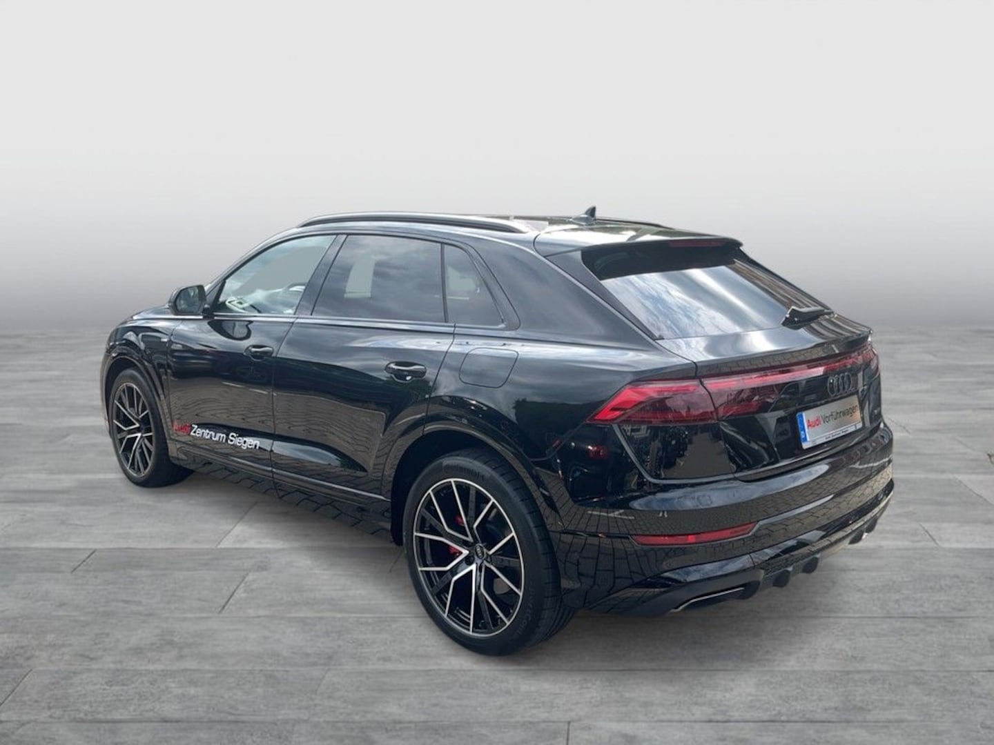 Bild über Audi Q8 SUV TFSI e S line business TFSI e quattro 360 kW tiptronic - für weitere Informationen kontaktieren Sie den Audi Partner