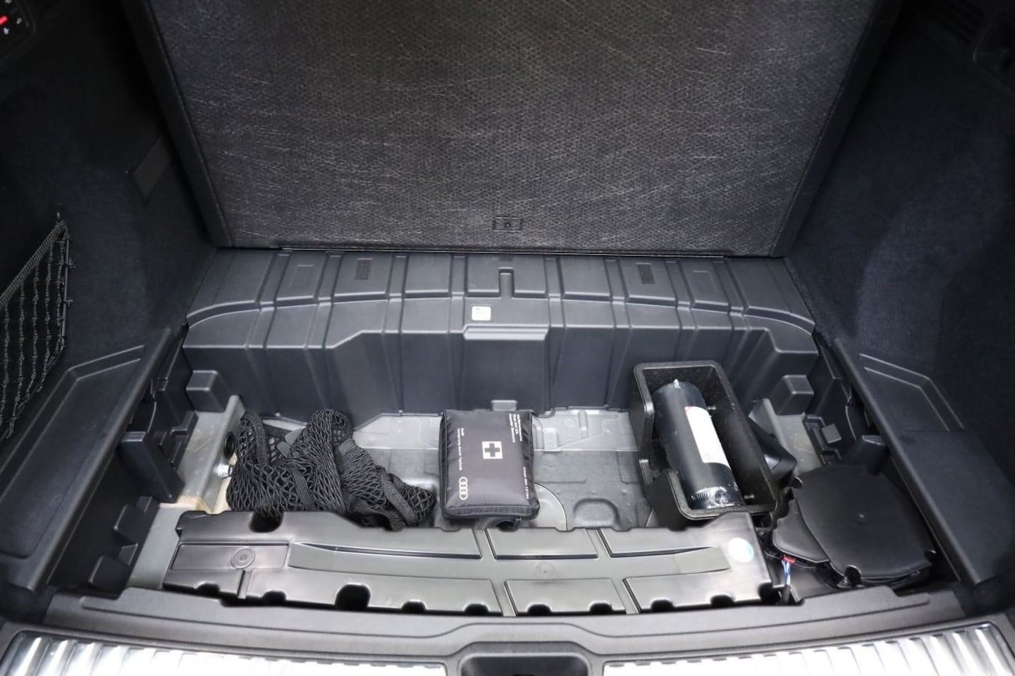 Bild über Audi SQ5 Sportback edition one mit Akzenten mythosschwarz TFSI 270 kW S tronic - für weitere Informationen kontaktieren Sie den Audi Partner