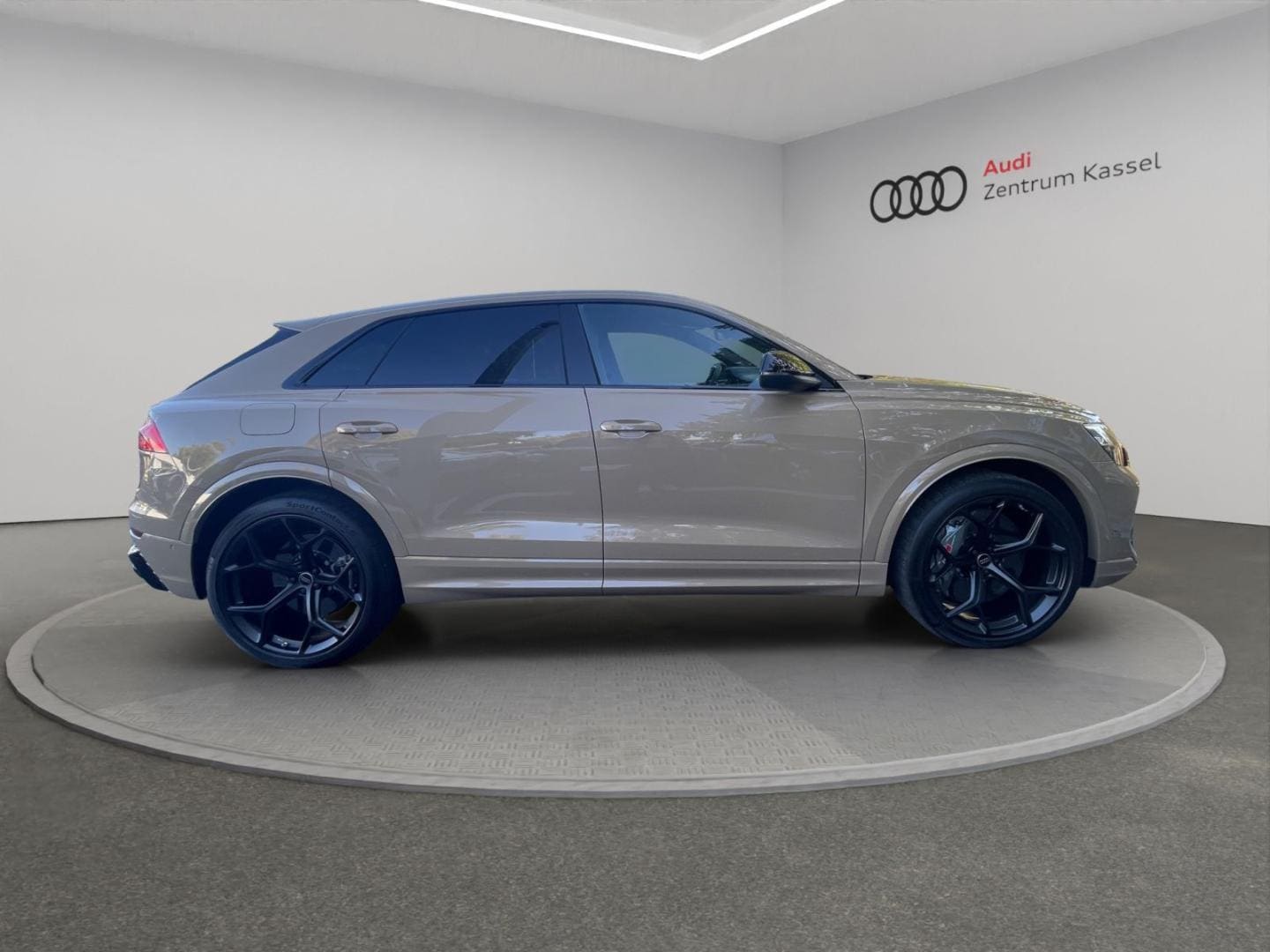 Bild über Audi RS Q8 SUV TFSI quattro 471 kW tiptronic - für weitere Informationen kontaktieren Sie den Audi Partner