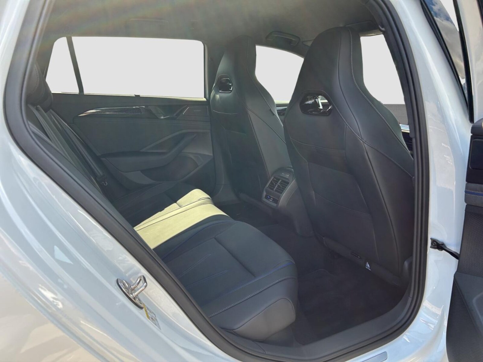Volkswagen Passat – Bild 23