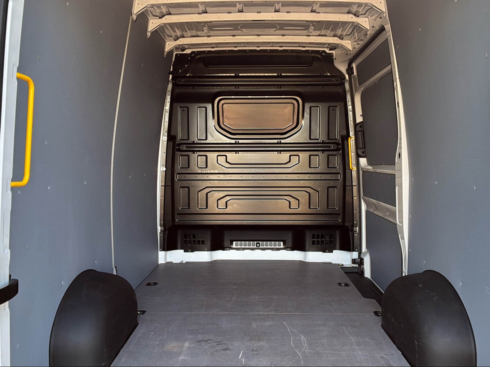 Volkswagen Crafter Kasten mittlerer Radstand – Bild 12