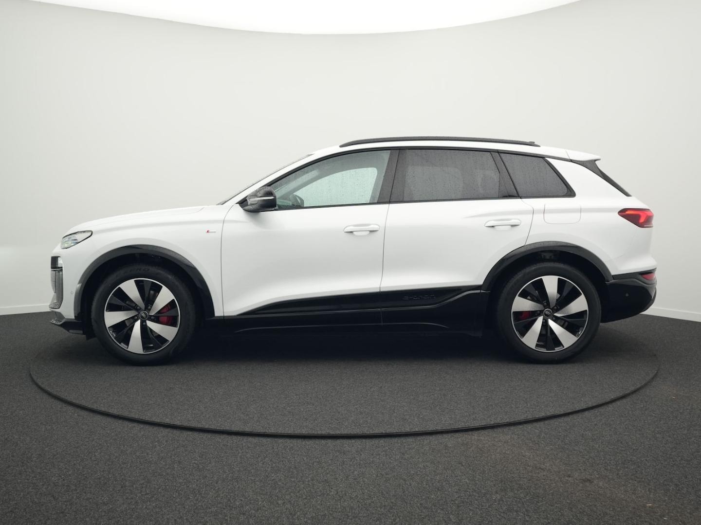 Bild über Audi Q6 SUV e-tron e-tron performance - für weitere Informationen kontaktieren Sie den Audi Partner