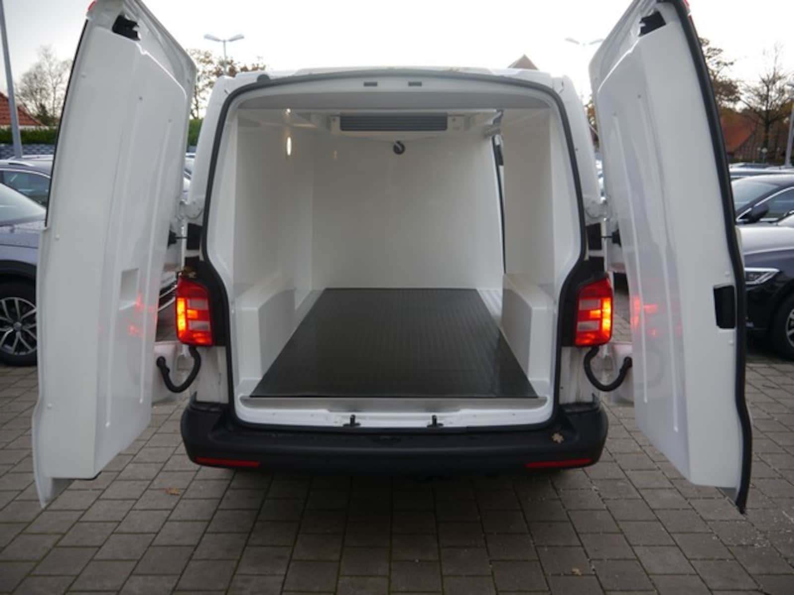 Volkswagen T6.1 Transporter Kasten langer Radstand – Bild 14