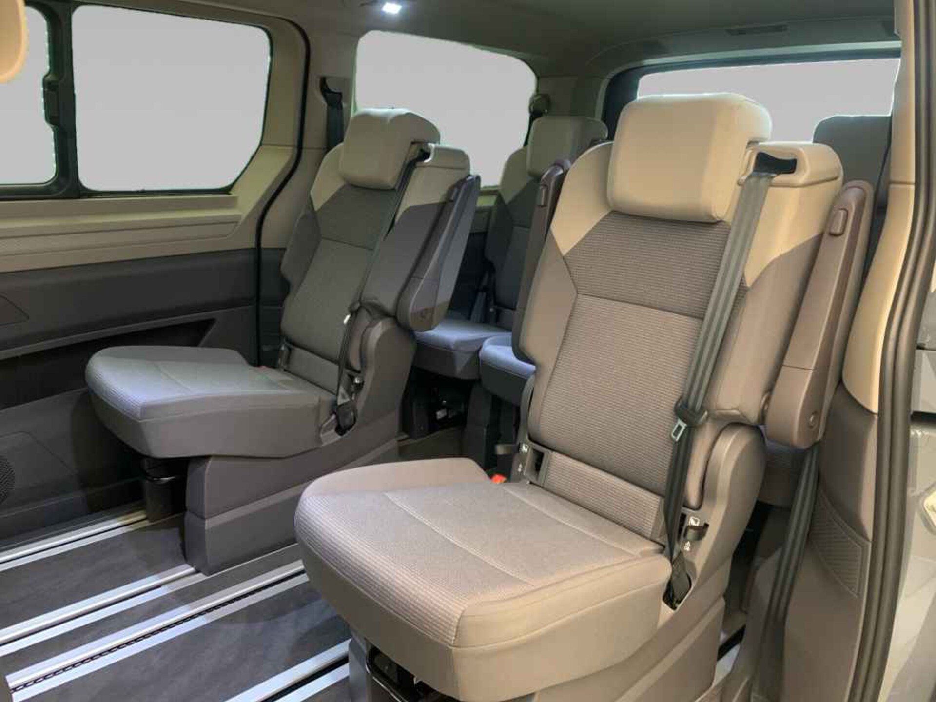 Volkswagen Multivan Langversion Basis-Modell