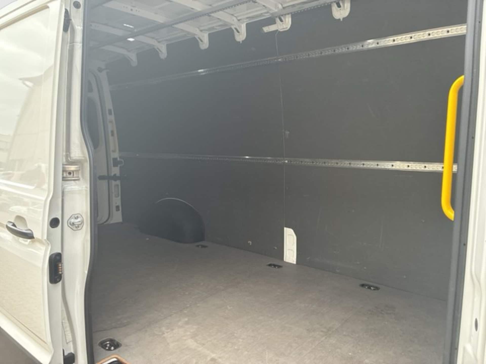 Volkswagen Crafter Kasten langer Radstand