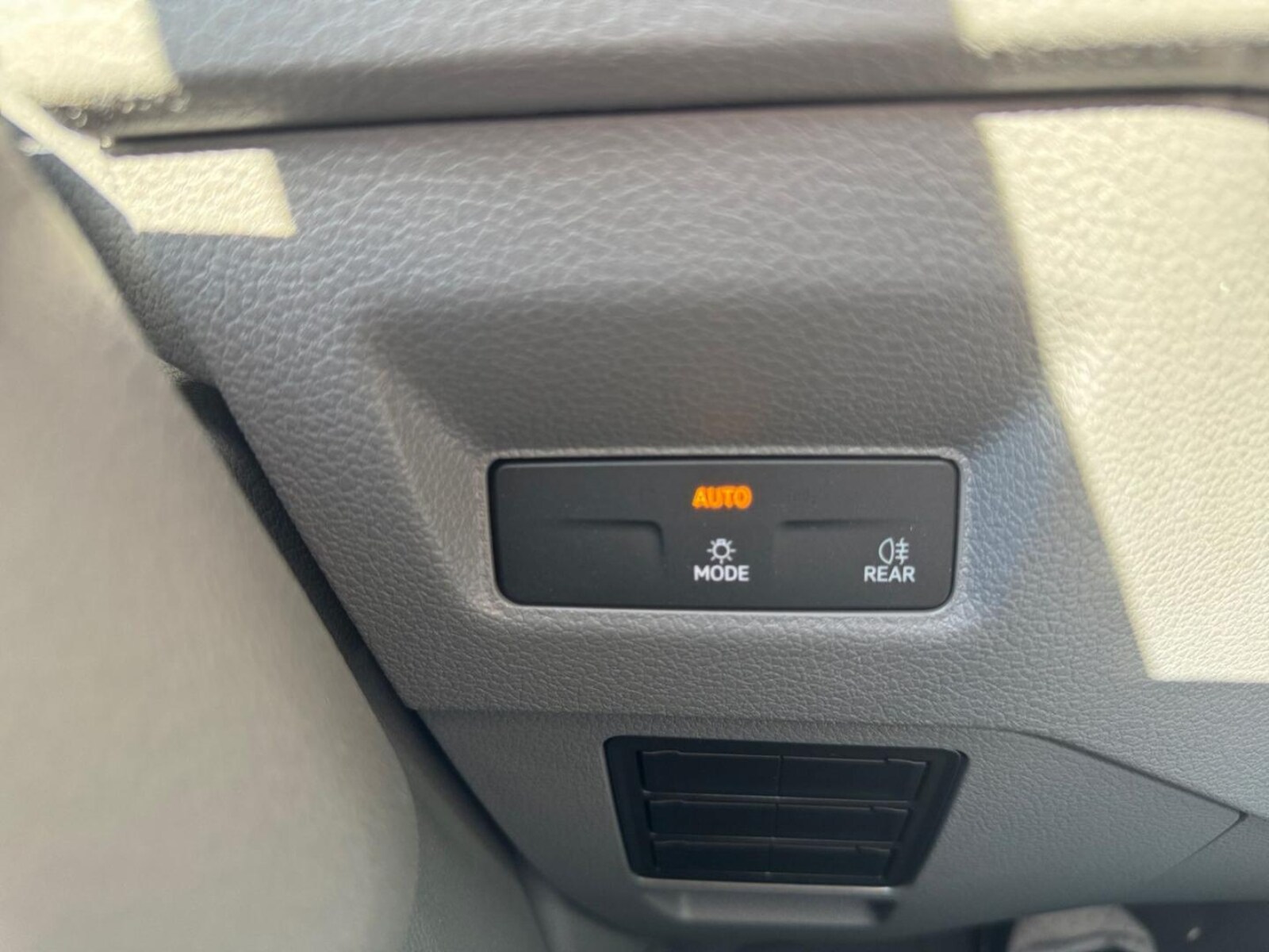Volkswagen Crafter Kasten mittlerer Radstand – Bild 16