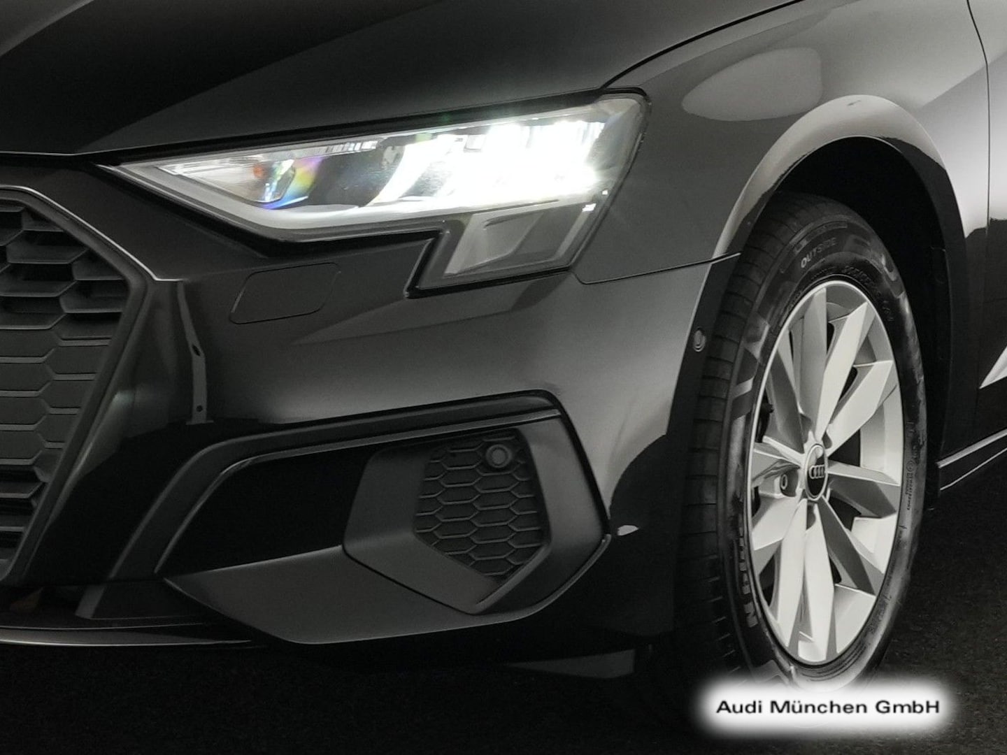 Bild über Audi A3 Sportback 35 TFSI S tronic - für weitere Informationen kontaktieren Sie den Audi Partner