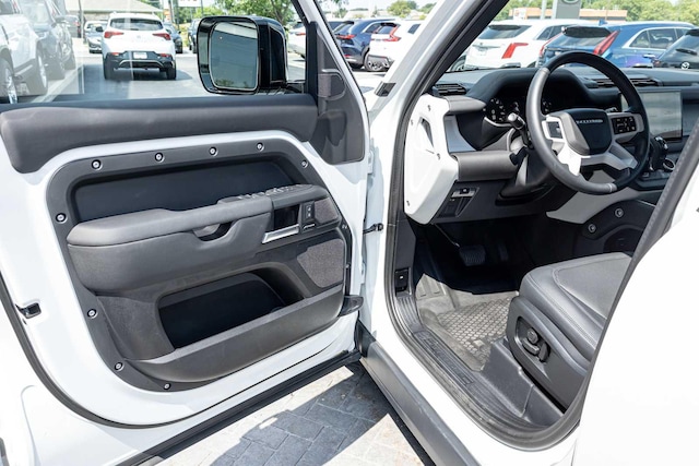 2025 Land Rover Defender S - Photo 10