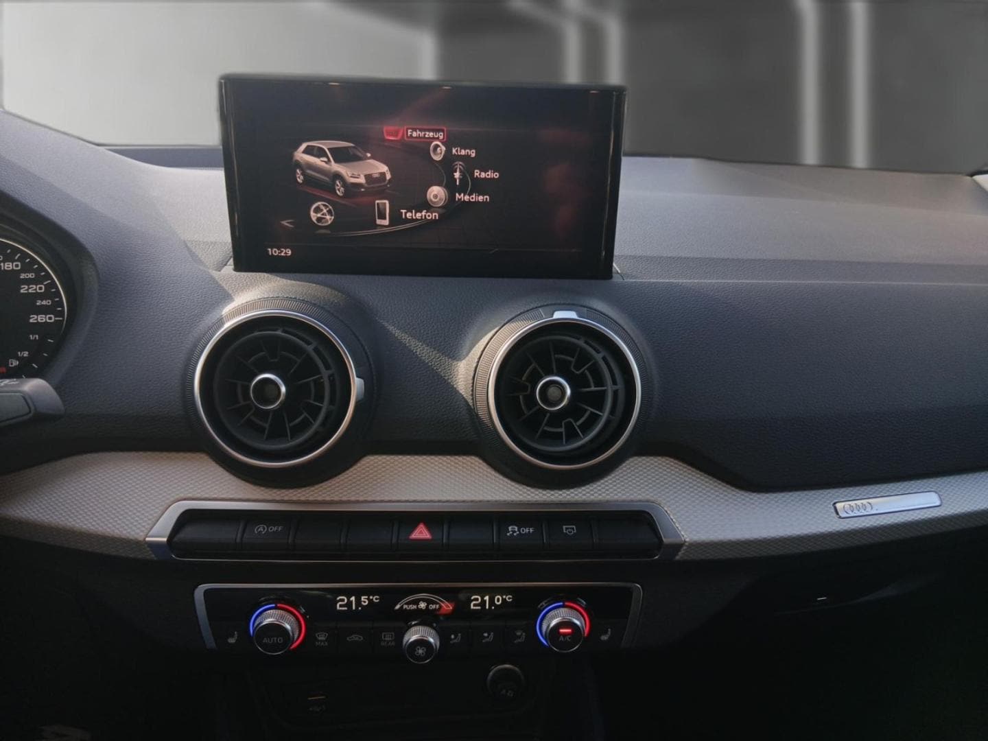 Bild über Audi Q2 advanced 35 TFSI S tronic - für weitere Informationen kontaktieren Sie den Audi Partner