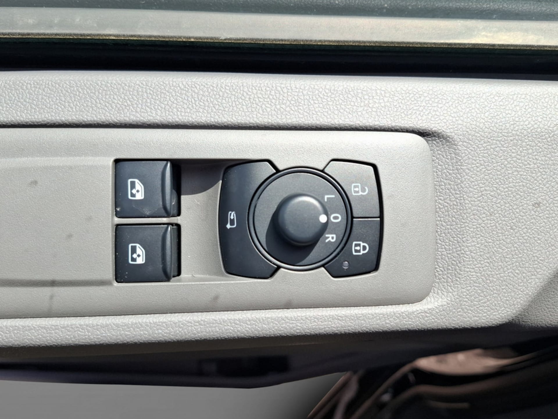 Volkswagen Transporter Kombi langer Radstand