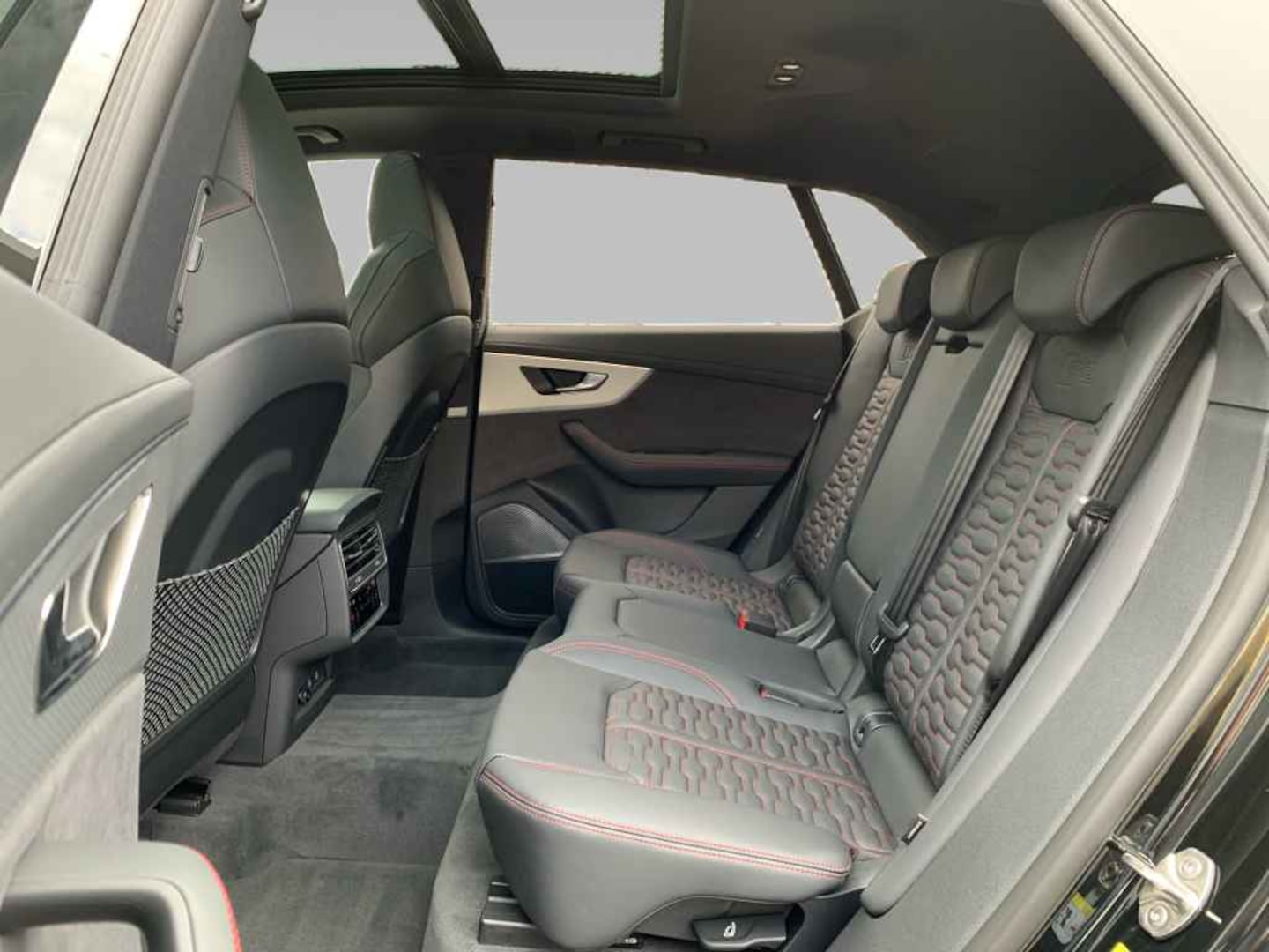 Bild über Audi RS Q8 SUV TFSI quattro 441 kW tiptronic - für weitere Informationen kontaktieren Sie den Audi Partner