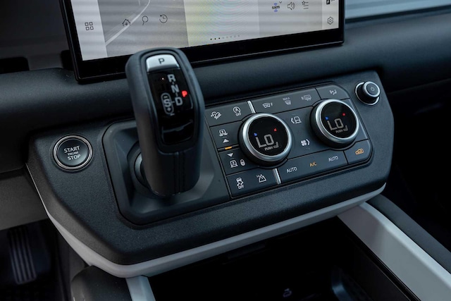 2025 Land Rover Defender S - Photo 20