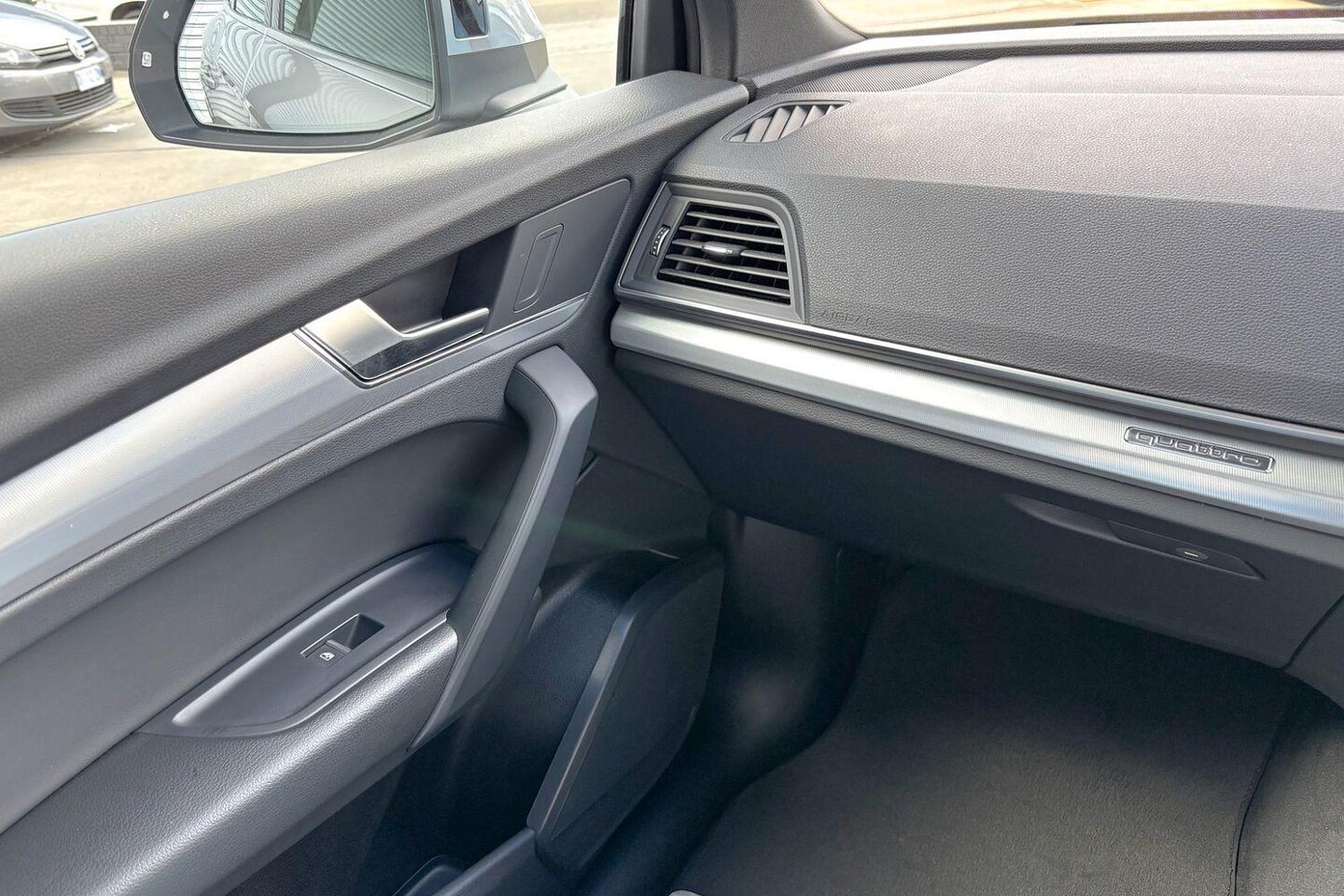 Image about Audi Q5 Sport 40 TDI quattro S tronic
