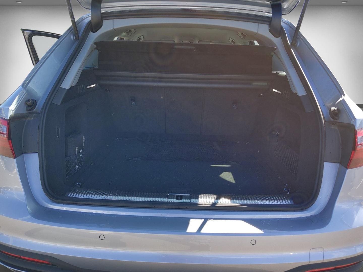 Bild über Audi A4 Avant 30 TDI S tronic - für weitere Informationen kontaktieren Sie den Audi Partner