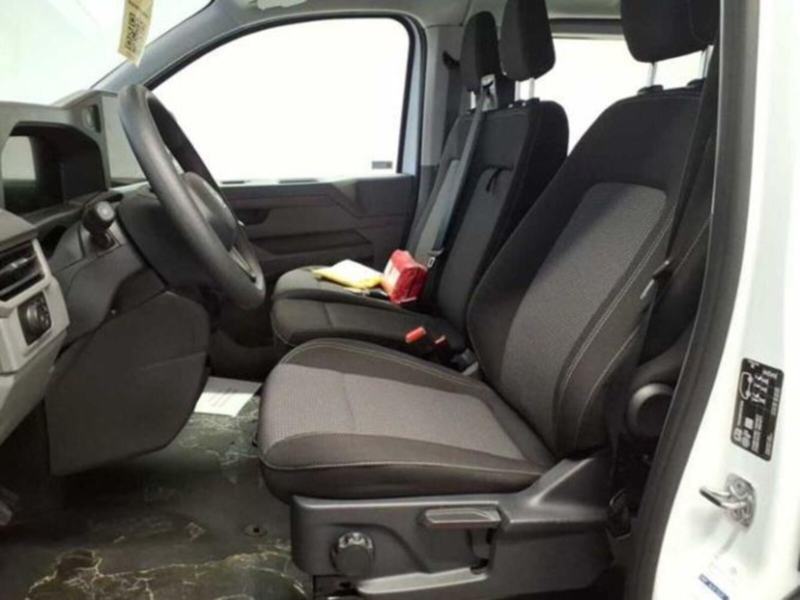 Volkswagen Transporter Kombi langer Radstand – Bild 5