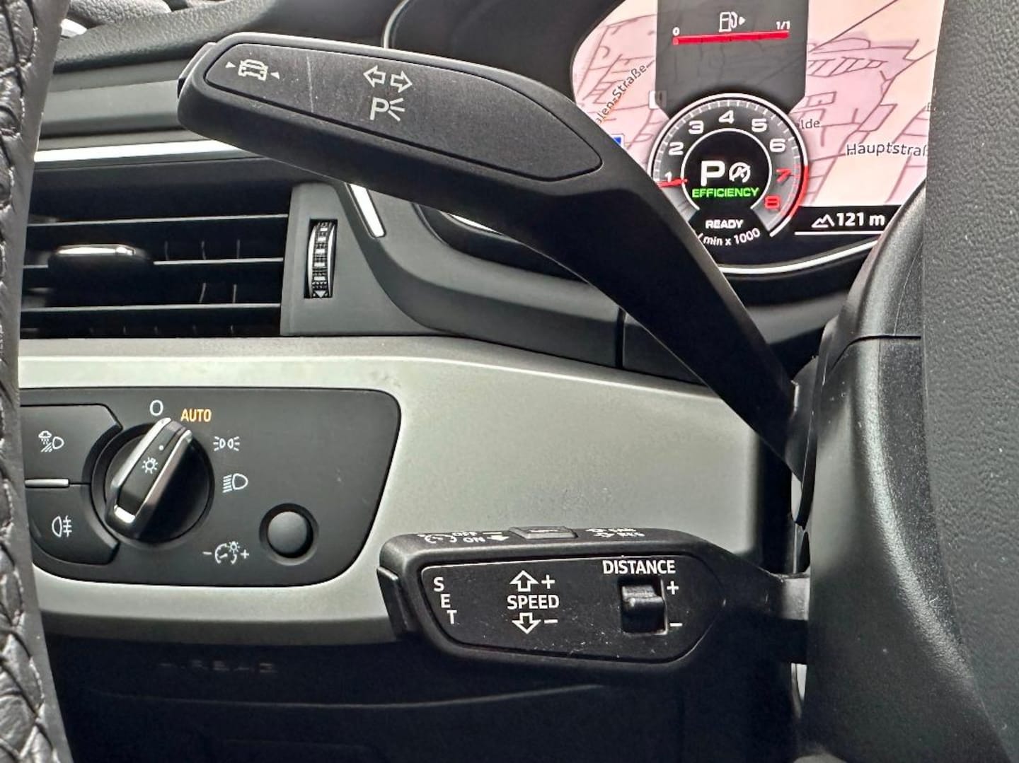 Bild über Audi A4 Avant S line 45 TFSI quattro S tronic - für weitere Informationen kontaktieren Sie den Audi Partner