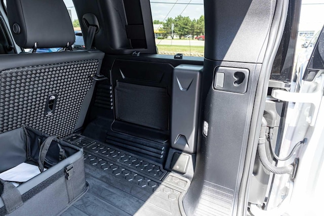 2025 Land Rover Defender S - Photo 36