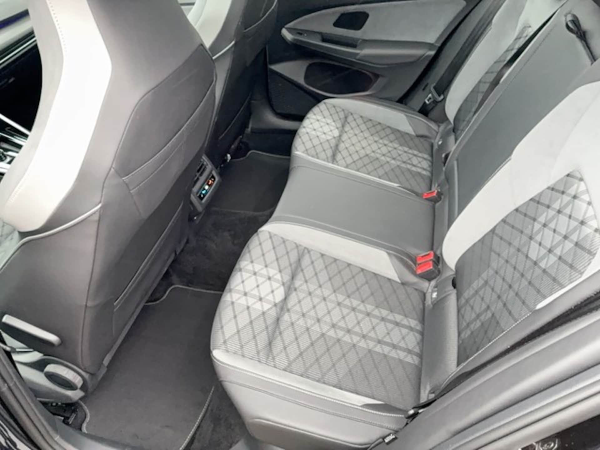 Volkswagen Golf Variant R-Line