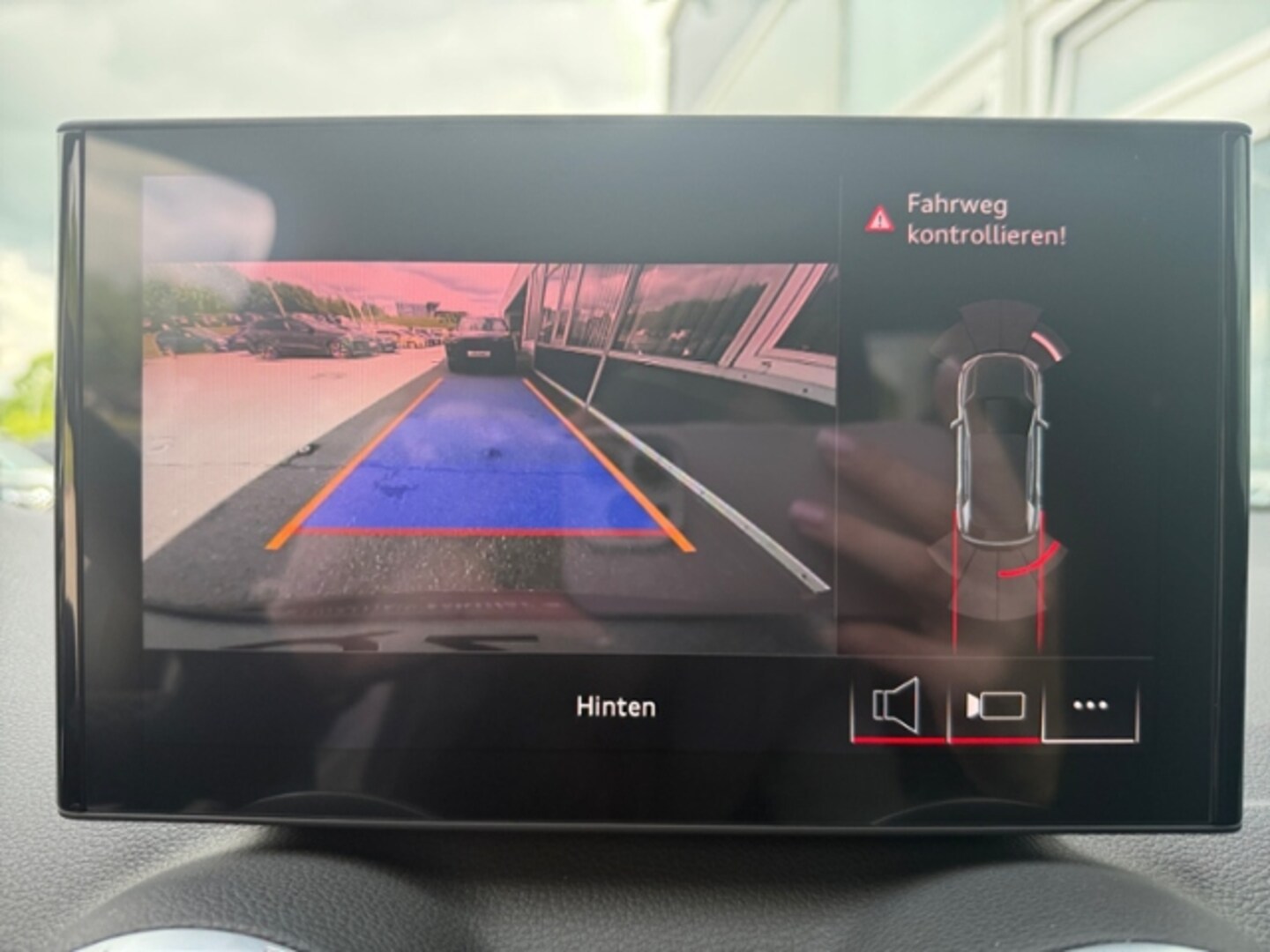 Bild über Audi Q2 S line 35 TFSI S tronic - für weitere Informationen kontaktieren Sie den Audi Partner