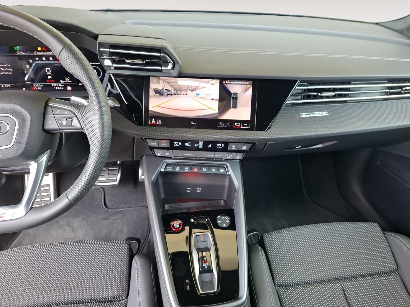 Bild über Audi S3 Sportback TFSI quattro S tronic - für weitere Informationen kontaktieren Sie den Audi Partner