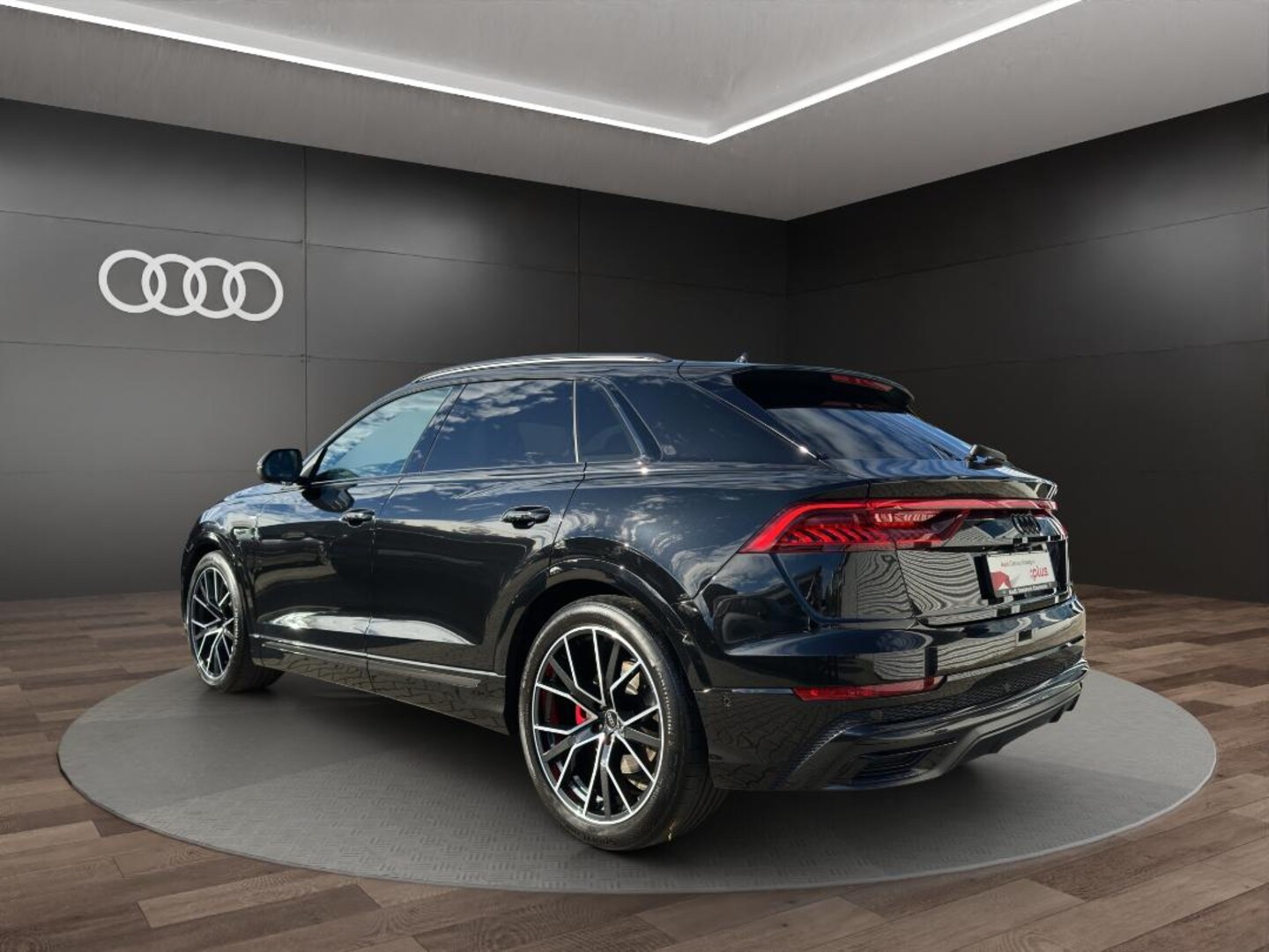 Bild über Audi Q8 competition plus 50 TDI quattro tiptronic - für weitere Informationen kontaktieren Sie den Audi Partner