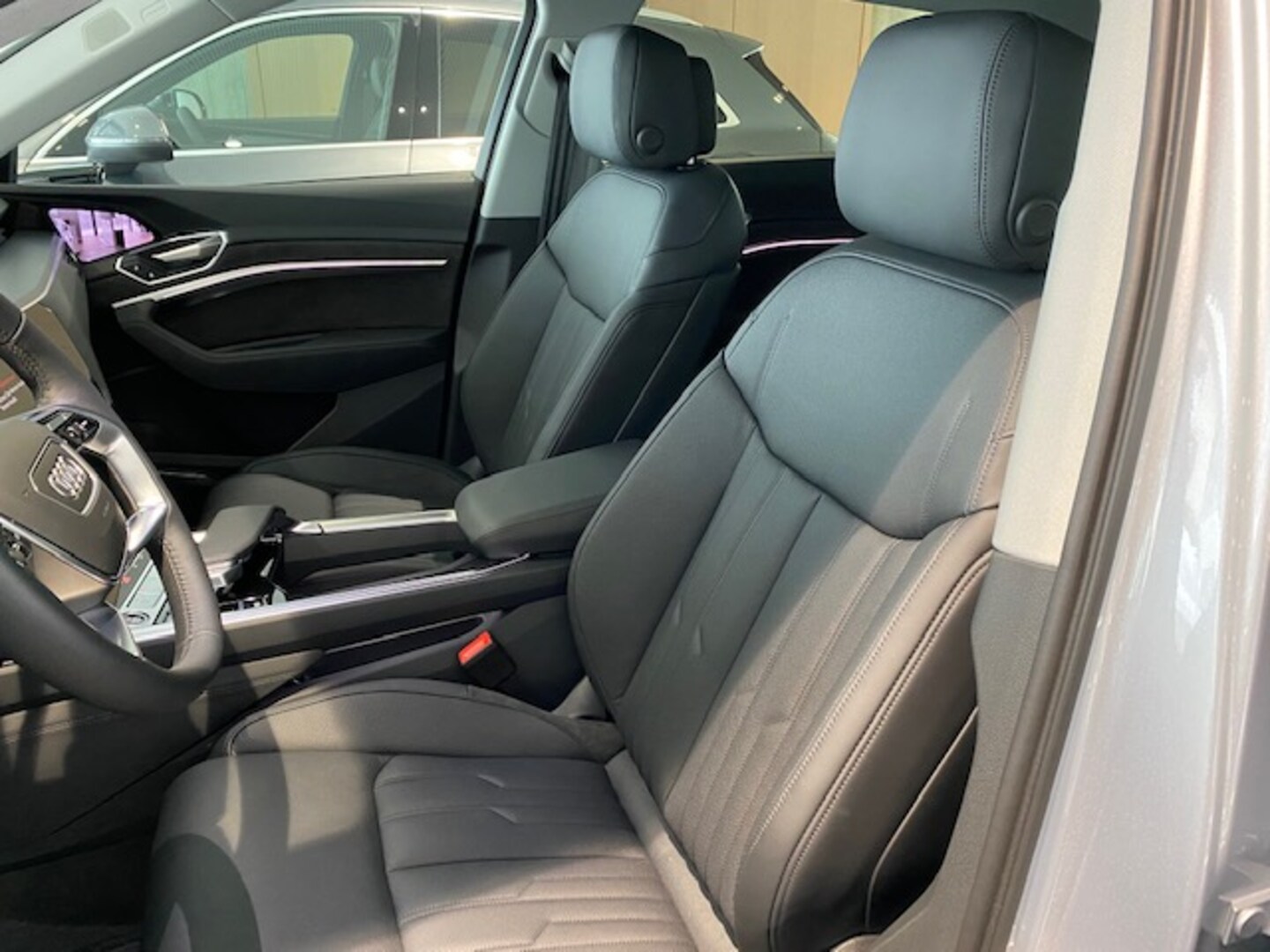 Bild über Audi e-tron Black Edition advanced 55 quattro 300,00 kW - for more details contact your dealer