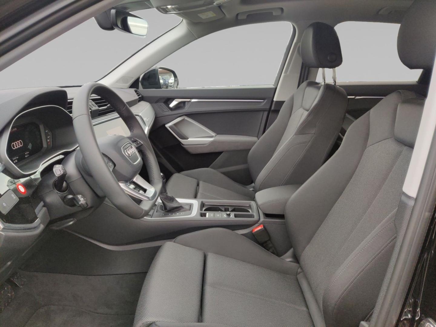 Bild über Audi Q3 advanced 35 TFSI S tronic - für weitere Informationen kontaktieren Sie den Audi Partner