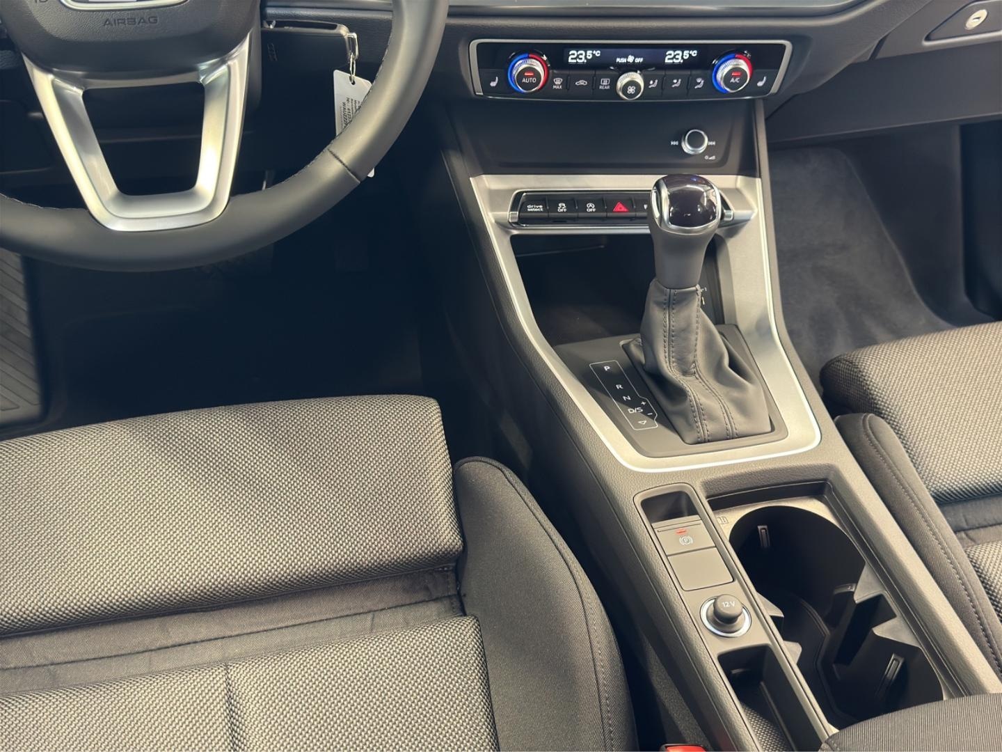 Bild über Audi Q3 advanced 35 TFSI S tronic - für weitere Informationen kontaktieren Sie den Audi Partner