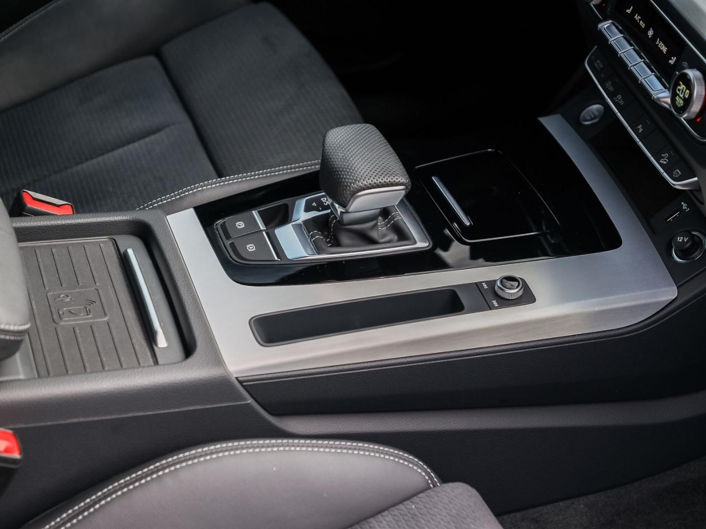 Bild über Audi Q5 Sportback 40 TFSI quattro S tronic - für weitere Informationen kontaktieren Sie den Audi Partner