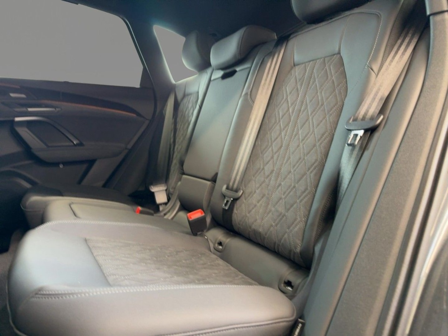 Bild über Audi Q5 SUV TDI quattro 220 kW S tronic - für weitere Informationen kontaktieren Sie den Audi Partner