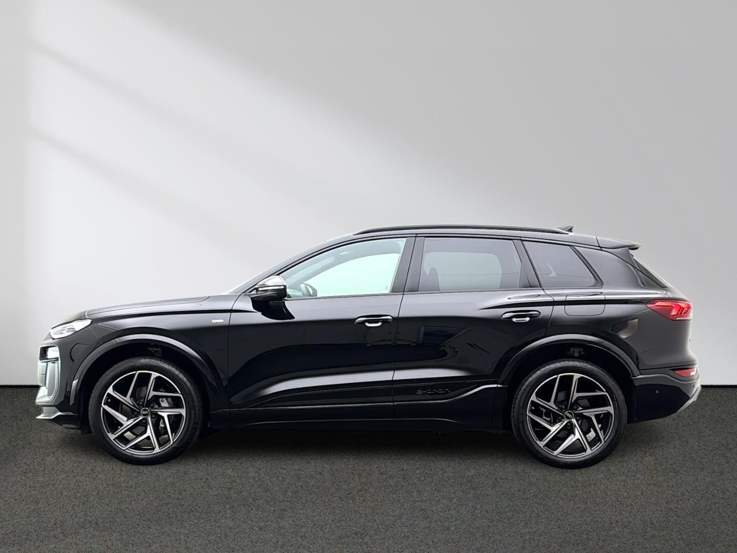 Bild über Audi Q6 SUV e-tron S line business e-tron performance 225 kW - für weitere Informationen kontaktieren Sie den Audi Partner