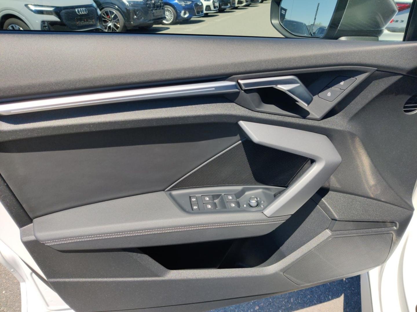 Bild über Audi S3 Sportback TFSI quattro S tronic - für weitere Informationen kontaktieren Sie den Audi Partner