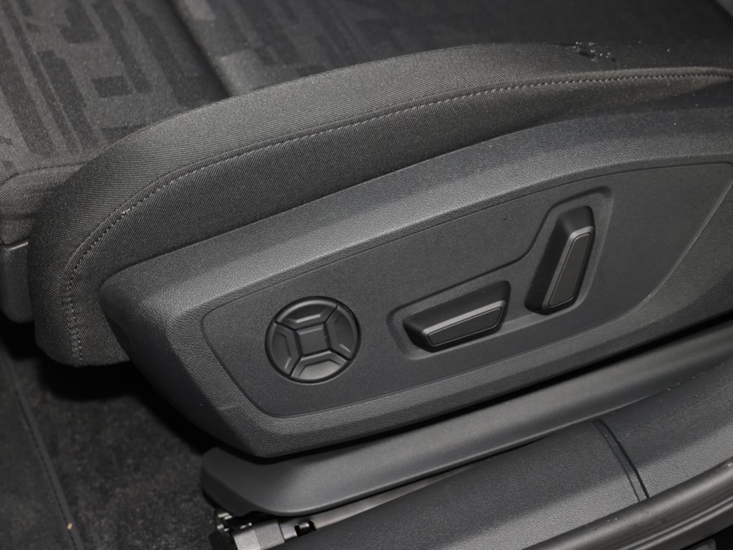 Bild über Audi A5 Avant e-hybrid e-hybrid quattro 220 kW S tronic - für weitere Informationen kontaktieren Sie den Audi Partner