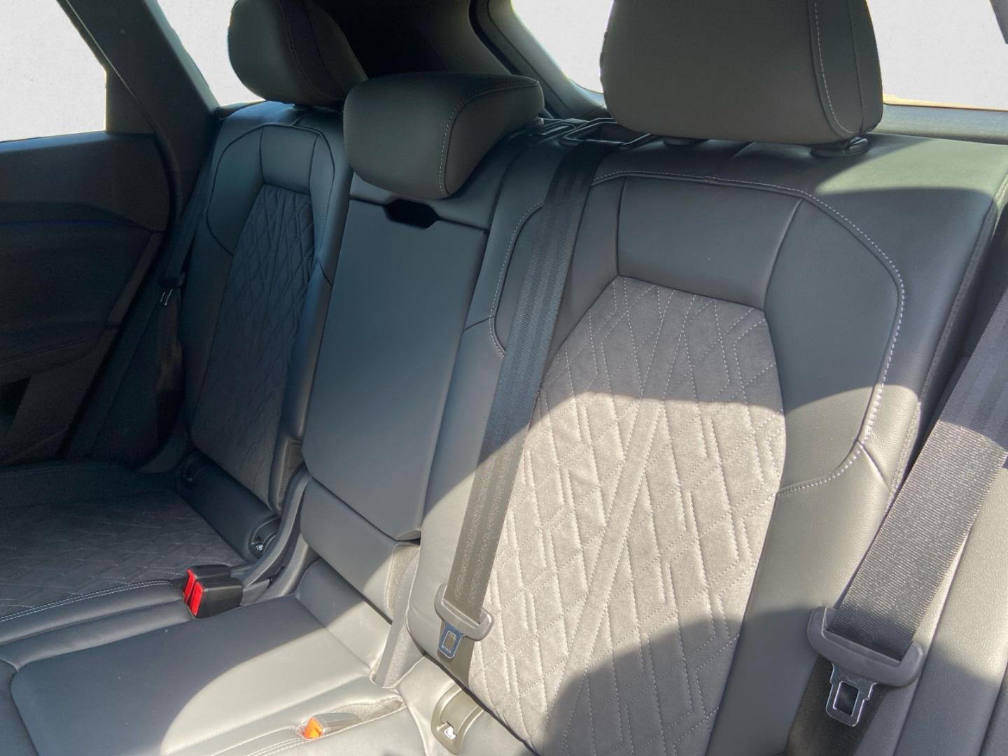 Bild som visar&nbsp;Audi Q5 SUV e-hybrid&nbsp;Q5 SUV e-hybrid quattro S line Edition 270 kWS tronic - för mer information kontakta din Audi Partner