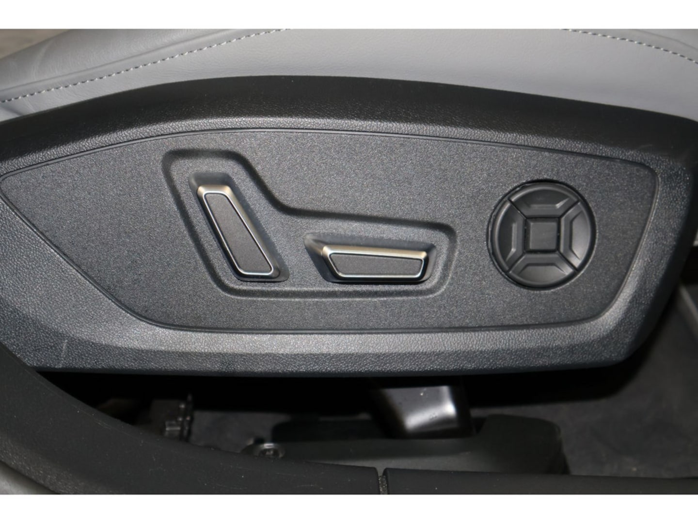 Bild über Audi S6 Avant TDI quattro tiptronic - für weitere Informationen kontaktieren Sie den Audi Partner