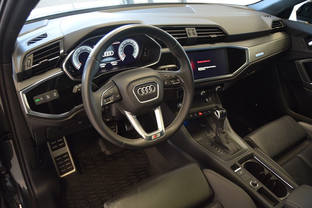 Bild som visar&nbsp;Audi Q3 Sportback&nbsp;Q3 Sportback 45 TFSI quattro S line 245 hk S tronic - för mer information kontakta din Audi Partner
