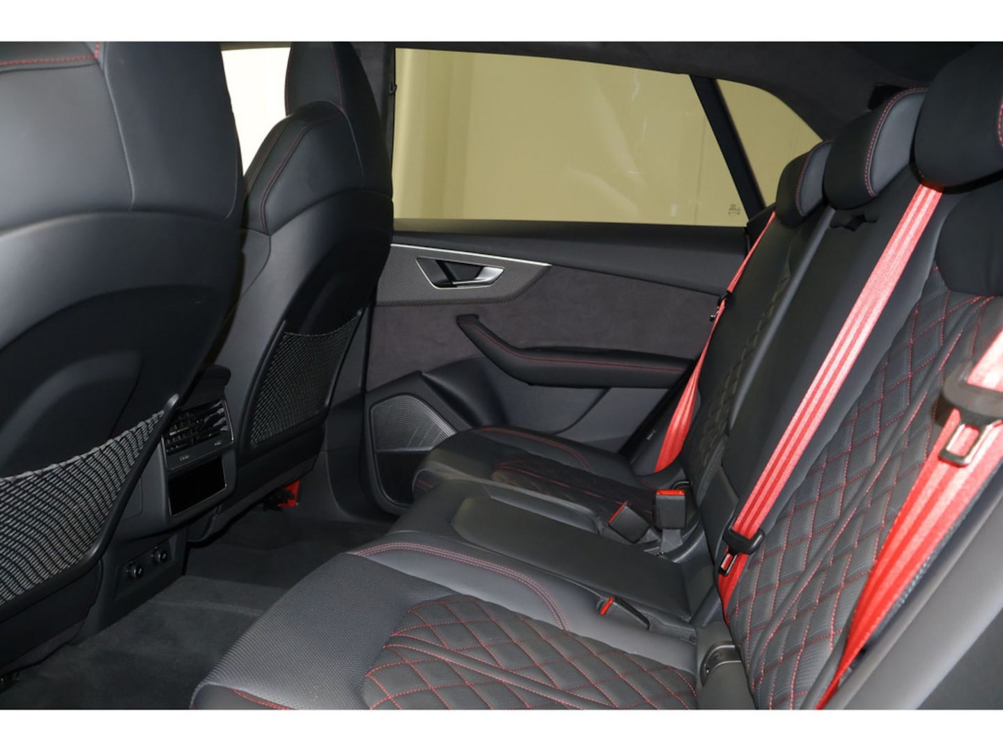 Bild über Audi SQ8 SUV TFSI quattro tiptronic - für weitere Informationen kontaktieren Sie den Audi Partner
