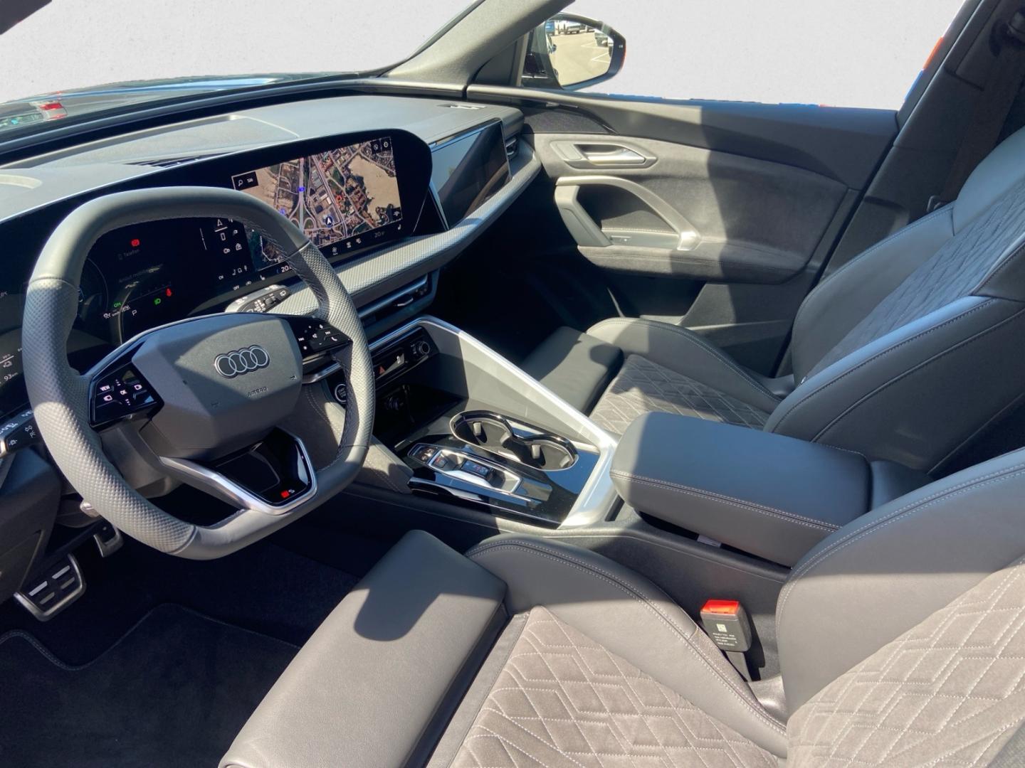 Bild som visar&nbsp;Audi Q5 SUV e-hybrid&nbsp;Q5 SUV e-hybrid quattro S line Edition 270 kWS tronic - för mer information kontakta din Audi Partner