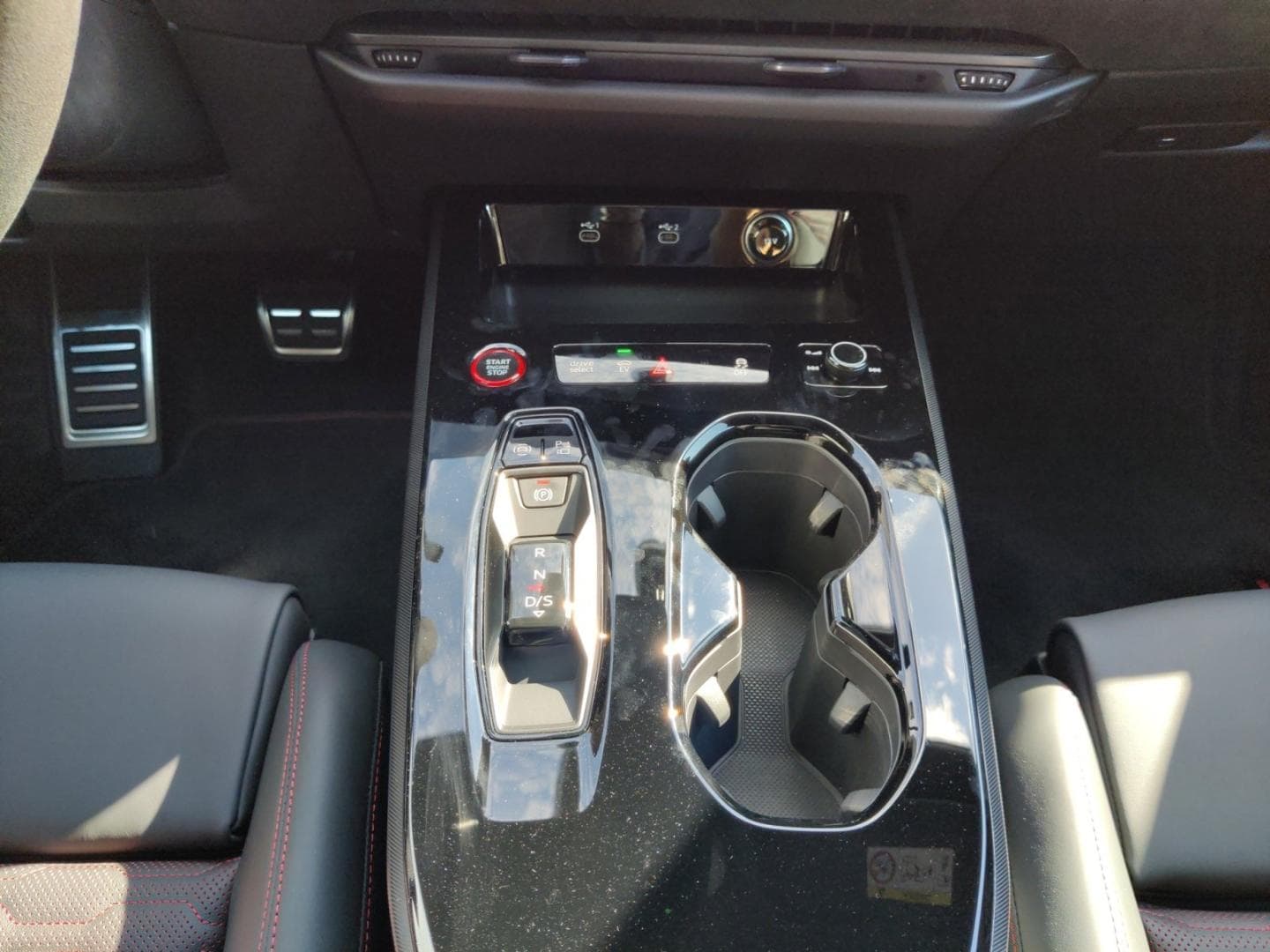 Bild über Audi RS 5 Limousine TFSI quattro 470 kW tiptronic - für weitere Informationen kontaktieren Sie den Audi Partner