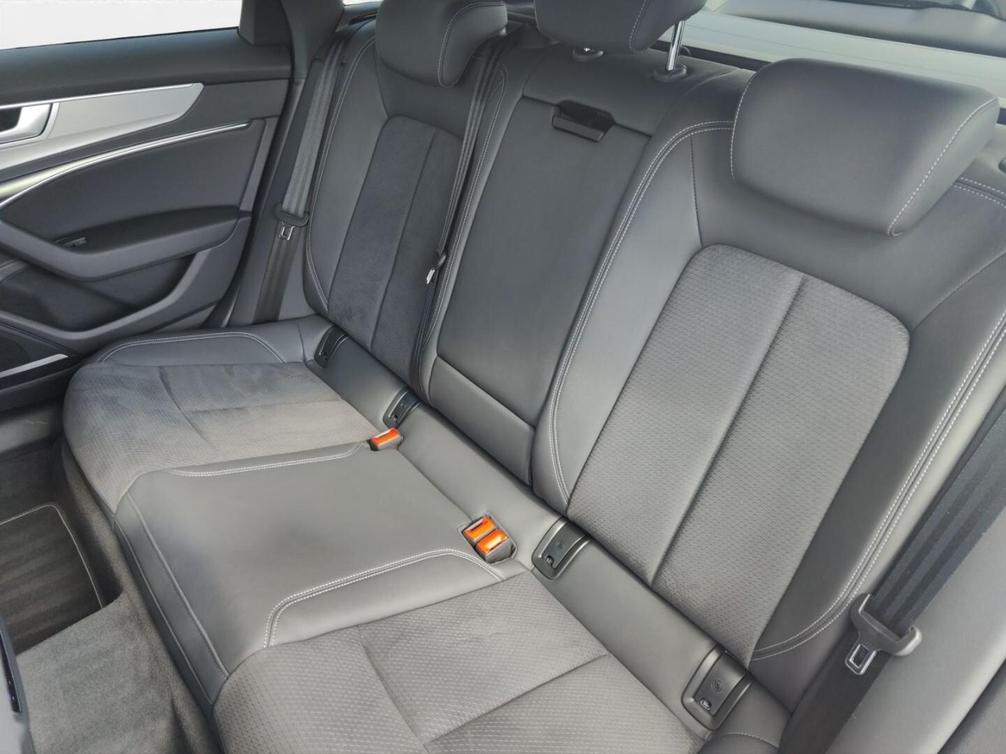 Bild über Audi S6 Avant TDI quattro tiptronic - für weitere Informationen kontaktieren Sie den Audi Partner