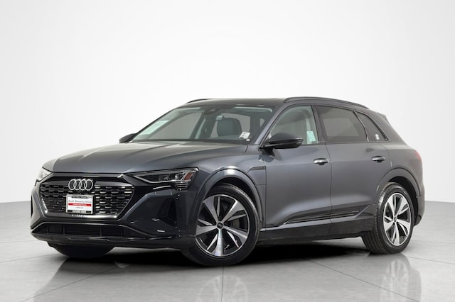 Photo of 2024 Audi Q8 e-tron 