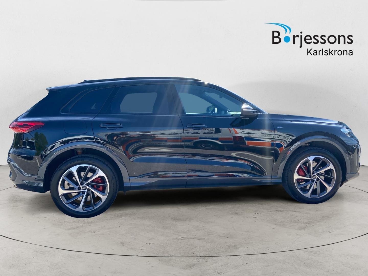 Bild som visar Audi Q5 SUV e-hybrid Q5 SUV e-hybrid quattro S line Edition 270 kWS tronic - för mer information kontakta din Audi Partner