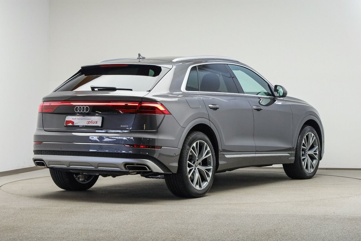 Bild über Audi Q8 SUV TFSI quattro 250 kW tiptronic - für weitere Informationen kontaktieren Sie den Audi Partner