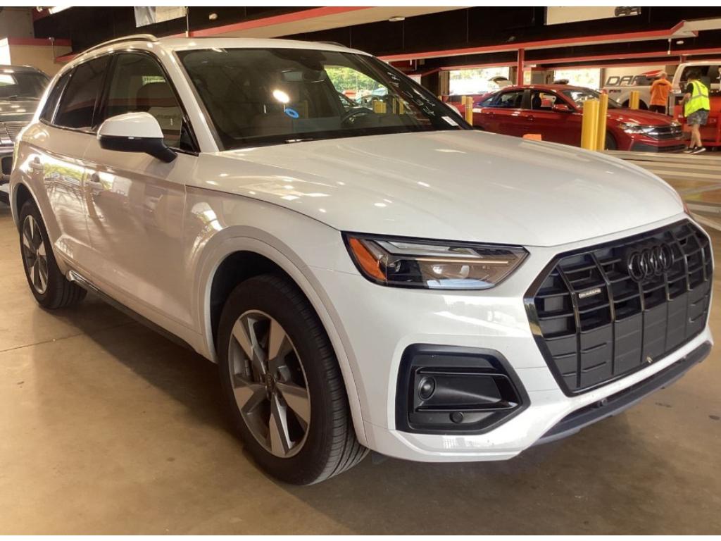 2025 Audi Q5 40 Premium quattro's photo