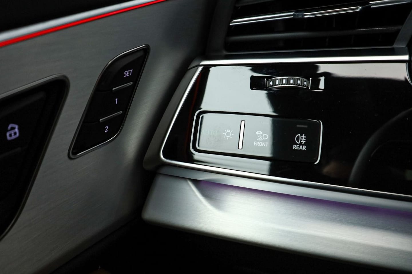 Bild über Audi Q8 SUV TFSI quattro 250 kW tiptronic - für weitere Informationen kontaktieren Sie den Audi Partner